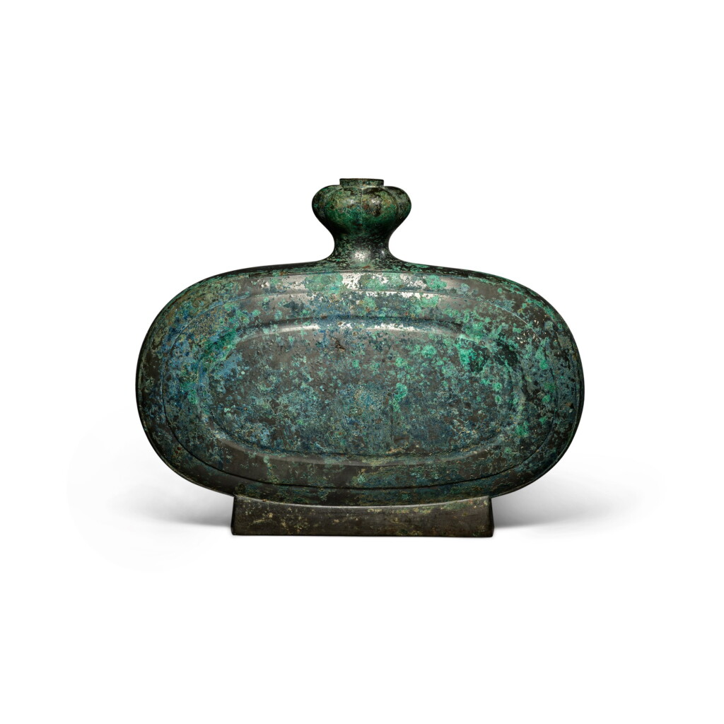 View full screen - View 1 of Lot 41. A bronze garlic-head flask (Bianhu), Han dynasty | 漢 青銅蒜頭扁壺.