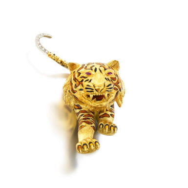 View full screen - View 1 of Lot 108. Broche émail et diamants | Enamel and diamond brooch.