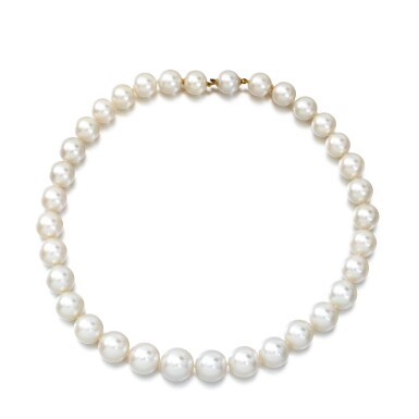 View full screen - View 1 of Lot 77. Attribué à Mikimoto | Collier de perles de culture | Attributed to Mikimoto | Cultured pearl necklace.