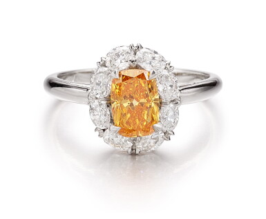 View full screen - View 1 of Lot 1252. FANCY VIVID YELLOWISH ORANGE DIAMOND AND DIAMOND RING | 1.01卡拉 古墊形 艷彩黃橙色 鑽石 配 鑽石 戒指.