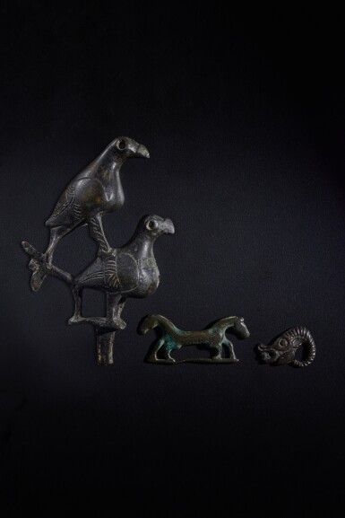 View full screen - View 1 of Lot 259. Three bronze fittings, Northern China, 6th - 2nd century BC | 北方 公元前六至二世紀 銅飾一組三件.