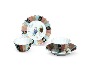 View full screen - View 1 of Lot 88. A pair of porcelain tea bowls and saucers China, Qing dynasty, Yongzheng period, 1723-1735 | Paire de tasses et de sous-tasses en porcelaine Chine, dynastie Qing, Epoque Yongzheng, 1723-1735.