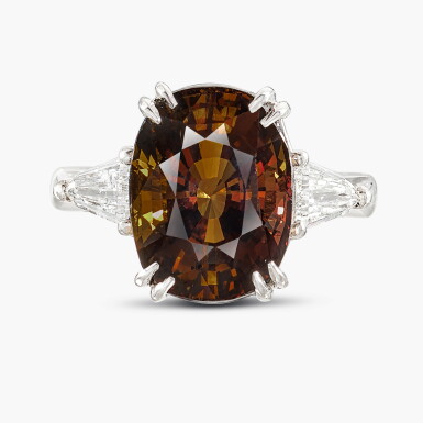 View full screen - View 1 of Lot 1329. Alexandrite and Diamond Ring | 9.27 克拉「斯里蘭卡」亞歷山大變色石 配 鑽石 戒指.