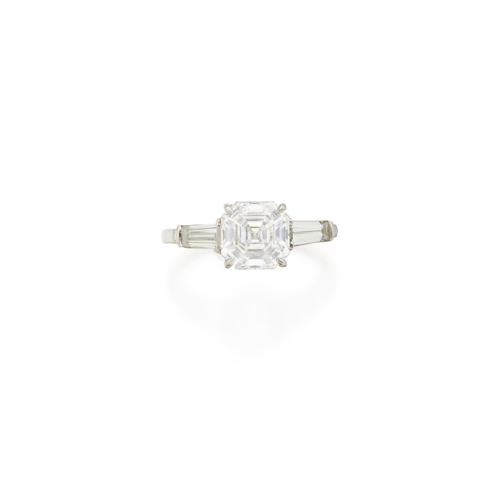 View full screen - View 1 of Lot 37. Diamond Ring.