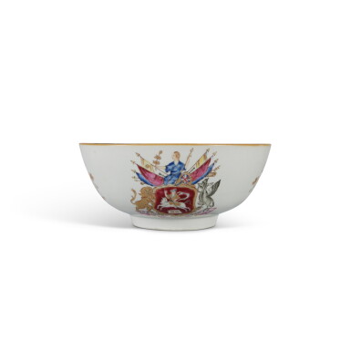 View full screen - View 1 of Lot 223. A Rare Small Chinese Export 'Anti-Gallican Society' Punch Bowl, Qing Dynasty, Qianlong Period, Circa 1745 | 清乾隆 約1745年 粉彩紋章圖盌.