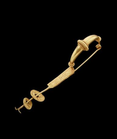 View full screen - View 1 of Lot 209. A GREEK GOLD FIBULA, SOUTHERN ITALY, CIRCA EARLY 4TH CENTURY B.C..