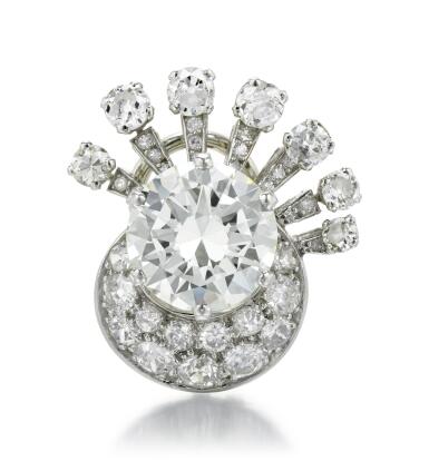 View full screen - View 1 of Lot 62. SINGLE DIAMOND EAR CLIP, MID 20TH CENTURY.