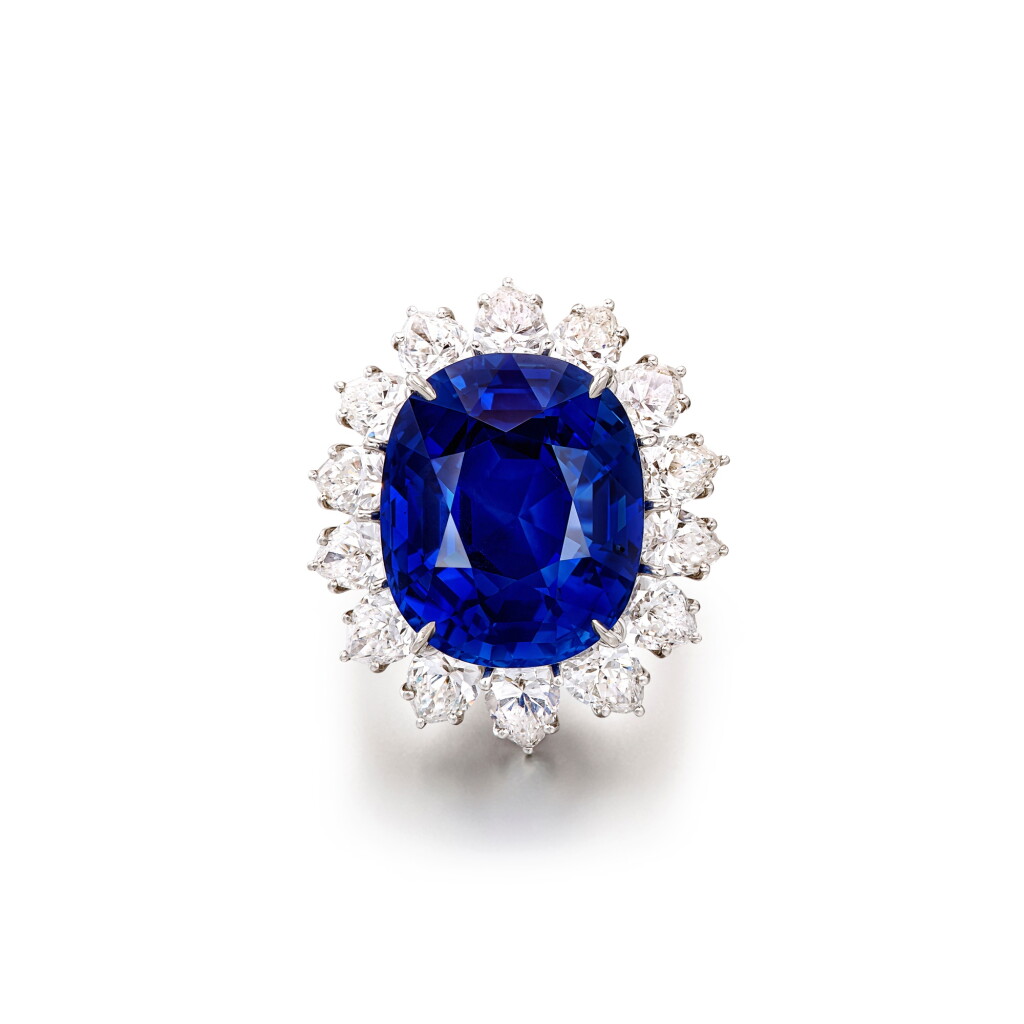 View full screen - View 1 of Lot 1814. Sapphire and Diamond Ring | 海瑞溫斯頓 | 20.70克拉 天然 「斯里蘭卡」未經加熱 藍寶石 配 鑽石戒指.