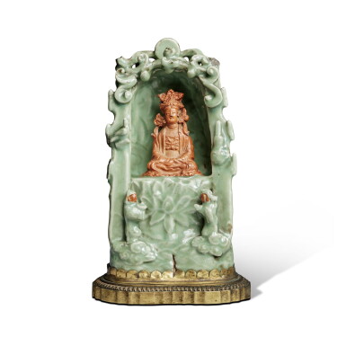 View full screen - View 1 of Lot 181. A 'Longquan' celadon-glazed and biscuit figure of a seated Guanyin, Yuan / Ming dynasty | 元 / 明 龍泉窰青釉菩薩坐像.