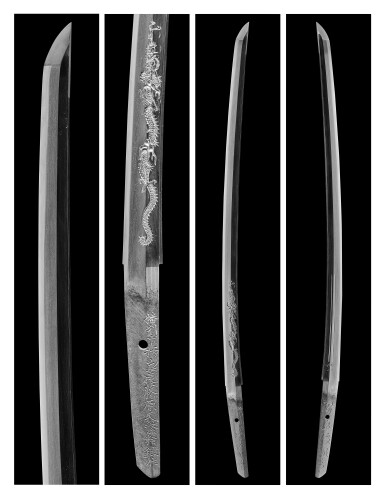 View full screen - View 1 of Lot 52. A wakizashi | Signed Banshu Tegarayama no fumoto Fujiwara Ujishige seitan saku (carefully forged by Fujiwara Ujishige at the foot of Mount Tegaraya in Harima Province) | The ura signed Otoko Masatoshi kore o horu (carved by Otoko Masatoshi) | Edo period, 18th century.
