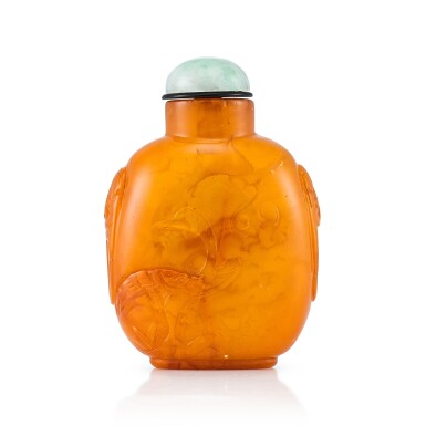 View full screen - View 1 of Lot 3032. An Amber Snuff Bottle Qing Dynasty, 18th - 19th Century | 清十八至十九世紀 琥珀寶鴨鋪首鼻煙壺.