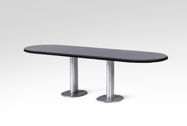 Voir en plein écran - Voir 1 du lot 122. Table Harlow.