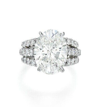 View full screen - View 1 of Lot 37. DIAMOND RING.