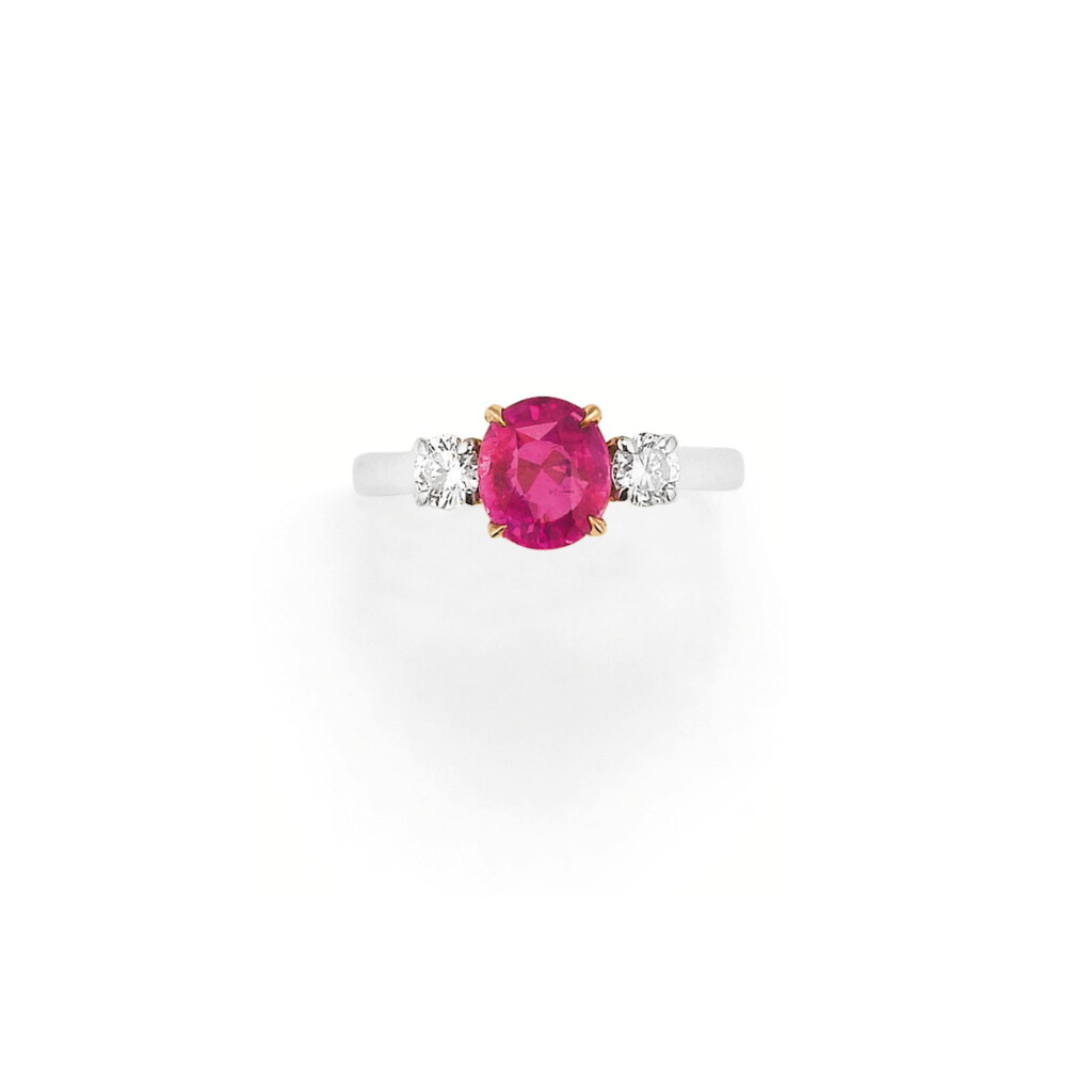 View full screen - View 1 of Lot 116. BAGUE SAPHIR ROSE ET DIAMANTS | PINK SAPPHIRE AND DIAMOND RING.