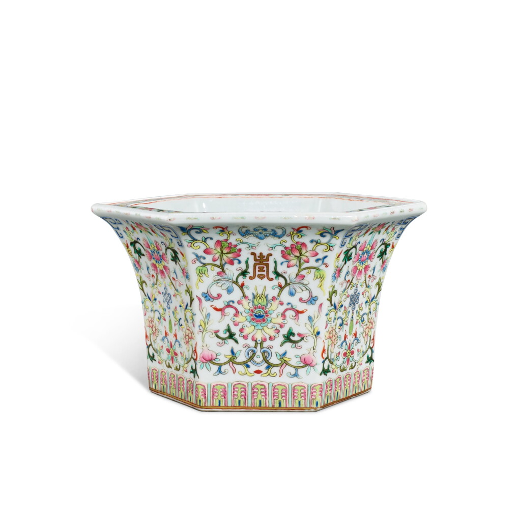 View full screen - View 1 of Lot 3435. A famille-rose and gilt-decorated 'fushou' and 'floal' jardinière, Republican period | 民國 粉彩描金福壽纏枝花卉紋花盆 《大清道光年製》仿款.