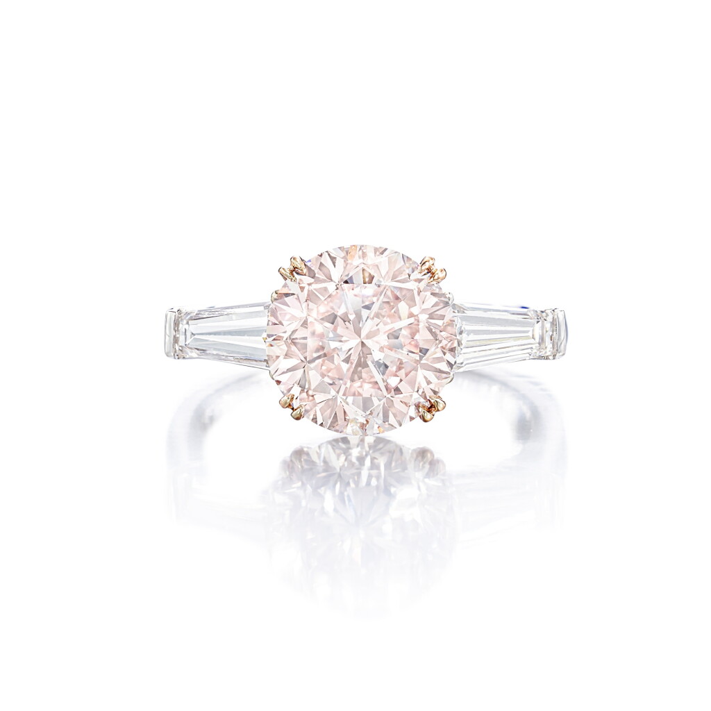 View full screen - View 1 of Lot 1861. Fancy Pink Diamond and Diamond Ring | 3.64克拉 彩粉紅色 內部無瑕 鑽石 配 鑽石 戒指.