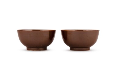 View full screen - View 1 of Lot 10. A pair of cafe-au-lait glazed bowls Marks and period of Kangxi | 清康熙 紫金釉盌一對 《大清康熙年製》款.