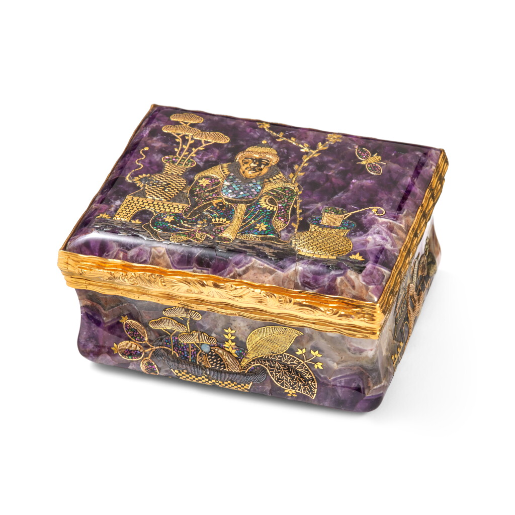 View full screen - View 1 of Lot 1068. An amethystine quartz snuff box with gold mounts, German, mid-eighteenth century, in the manner of Heinrici.