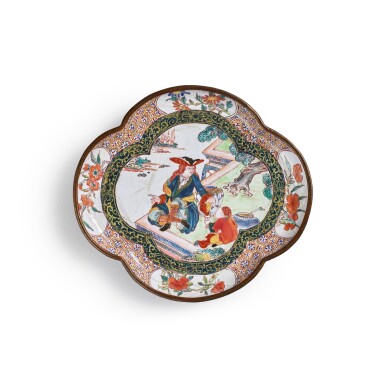 View full screen - View 1 of Lot 538. A small painted enamel 'European subject' dish, Qing dynasty, 18th century | 清十八世紀 銅胎畫琺瑯西洋人物圖海棠式小盤.