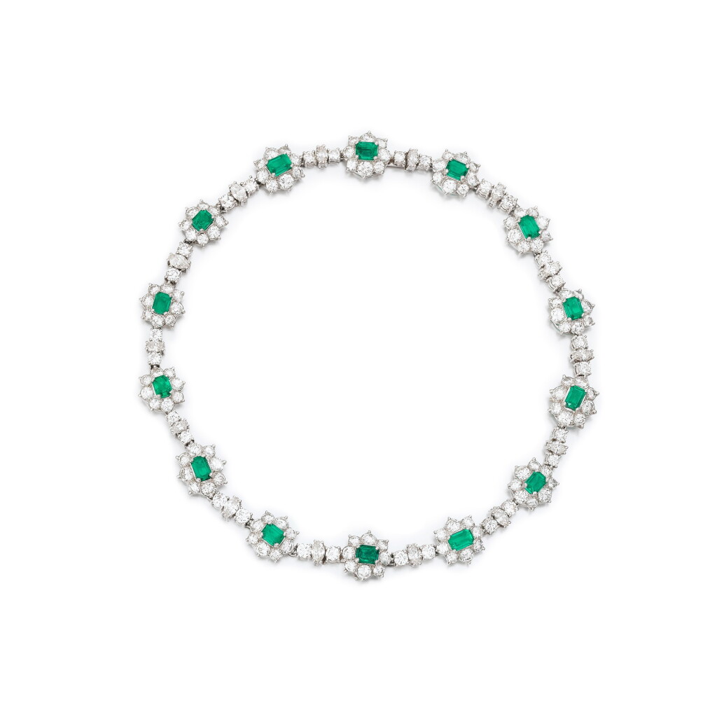 View full screen - View 1 of Lot 148. Collier émeraudes et diamants | Emerald and diamond necklace .