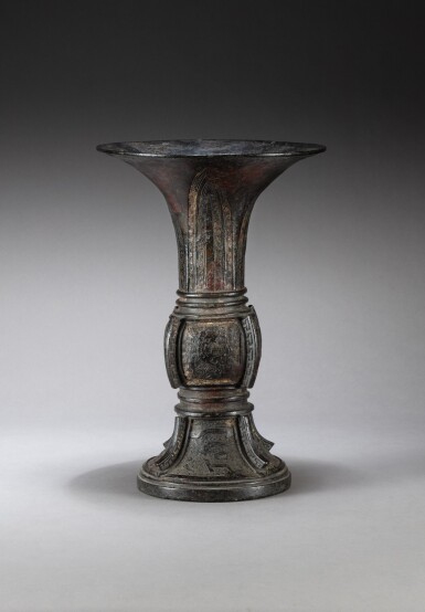 View full screen - View 1 of Lot 77. A large bronze archaistic beaker vase, gu 17th-18th century | 十七至十八世紀 銅仿古紋出㦸花觚.