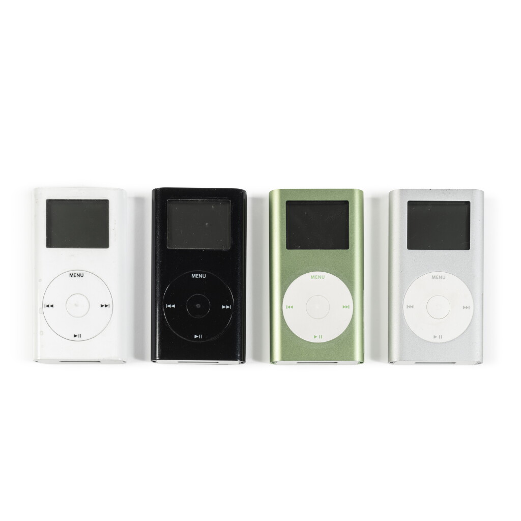 View full screen - View 1 of Lot 26. A set of four Apple ipod mini, 6 giga, 2nd generation (2005).