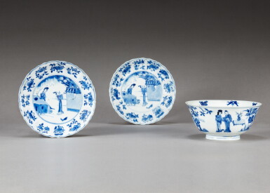 View full screen - View 1 of Lot 170. Two blue and white barbed-rim 'Romance of the Western Chamber' dishes and a blue and white 'ladies' bowl, Qing dynasty, Kangxi period | 清康熙 青花西廂記故事圖菱口盤及青花仕女圖盌 一組三件.