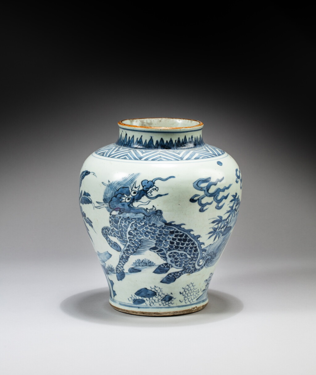 View full screen - View 1 of Lot 136. A blue and white 'qilin and phoenix' jar, Ming dynasty, Wanli period | 明萬曆 青花瑞獸圖大罐.