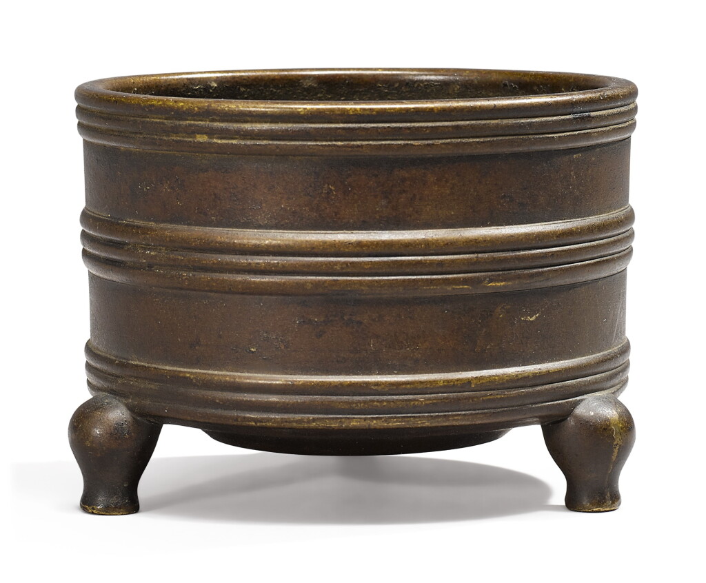 View full screen - View 1 of Lot 551. A small bronze Lian-form censer, Late Ming / early Qing dynasty.