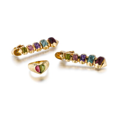 View full screen - View 1 of Lot 360. Bulgari | Pendants d'oreilles et bague pierres fines | Gem-set pendent earrings and ring.