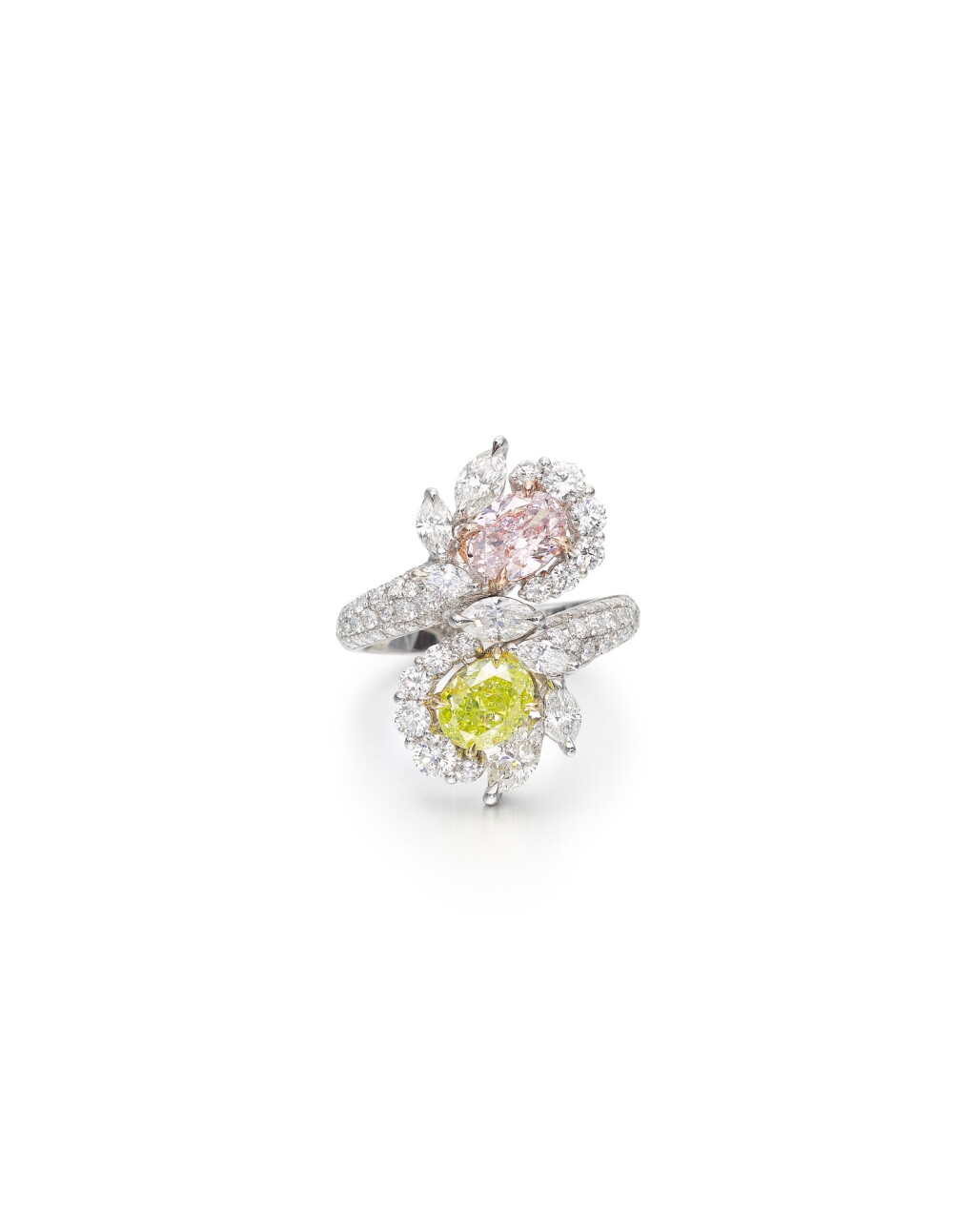 View full screen - View 1 of Lot 1608. COLOURED DIAMOND AND DIAMOND RING | 彩色鑽石 配 鑽石 戒指 (彩色鑽石共重2.17卡拉).