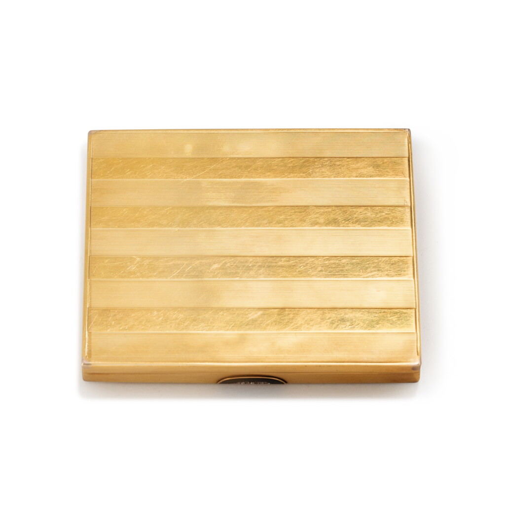 View full screen - View 1 of Lot 318. A jewelled gold cigarette case, probably Paris, circa 1930 | Etui à cigarettes en or orné de bijoux, probablement Paris, vers 1930.