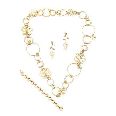 View full screen - View 1 of Lot 275. Ensemble de bijoux or et diamants | Suite of gold and diamond jewels.