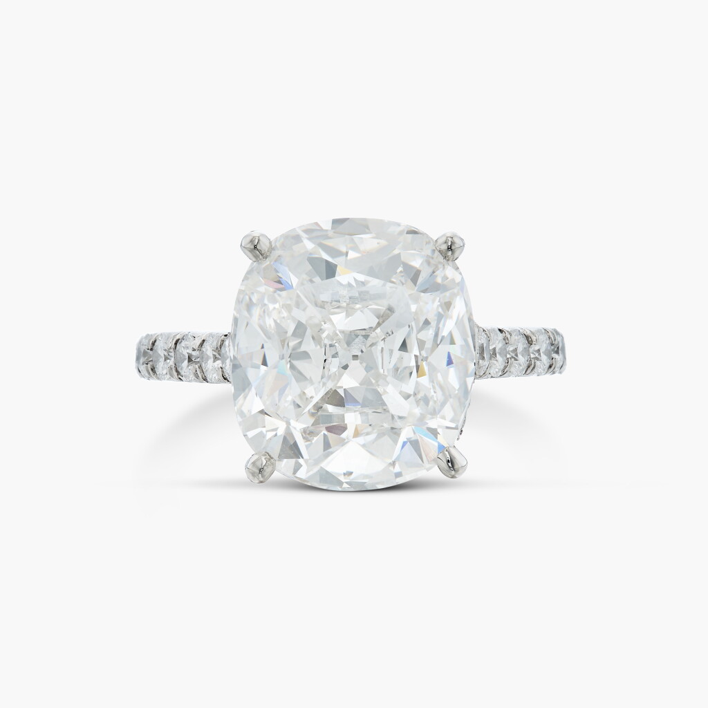 View full screen - View 1 of Lot 22. Diamond Ring 格拉夫 | 8.01克拉 枕形 F色 鑽石 戒指.