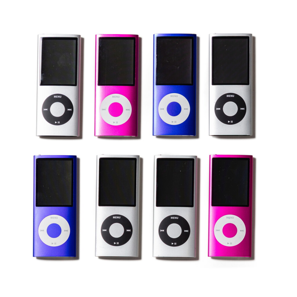 View full screen - View 1 of Lot 51. A set of eight Apple iPods Nano, 4th generation, 4 and 16 Go.