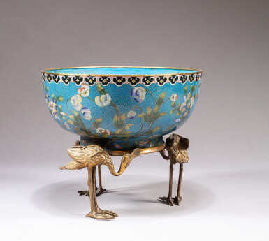 View full screen - View 1 of Lot 49. A large gilt-bronze and cloisonné enamel 'flower and crane' tripod bowl, Qing dynasty, 19th century | 清十九世紀 掐絲琺瑯花卉紋鶴形三足大盌.