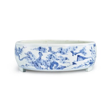 View full screen - View 1 of Lot 854. A blue and white 'hare' washer, Qing dynasty, 17th century | 清十七世紀 青花松兔紋洗 《大清年得興製》款.
