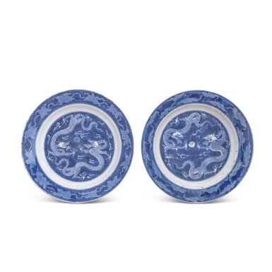 View full screen - View 1 of Lot 630. A pair of blue and white 'dragon' dishes, Qing dynasty, Kangxi period | 清康熙 青花雙龍趕珠紋盤一對.