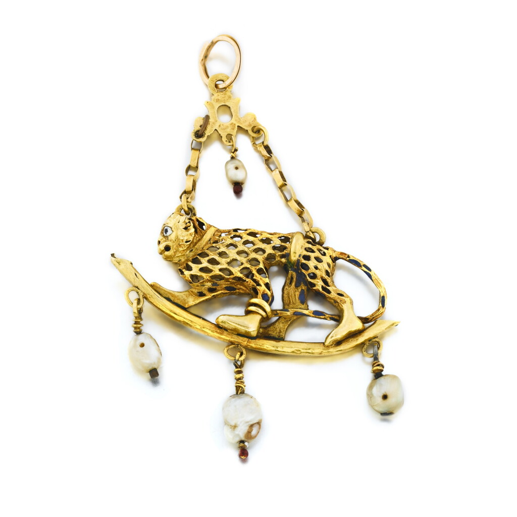 View full screen - View 1 of Lot 1032. An enamel, baroque pearl and gold pendant with a Monkey, Probably Spain, 19th century.