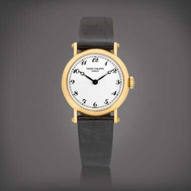 View full screen - View 1 of Lot 8646. Reference 4860 | A yellow gold wristwatch, Circa 1993 | 百達翡麗 | 型號4860 | 黃金腕錶, 約1993年製.