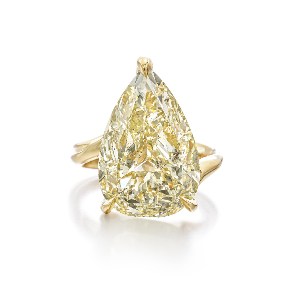 全萤幕检视 - 查看1621 Fancy Light Yellow Diamond Ring | 12.02克拉 淡彩黃色鑽石 戒指的1