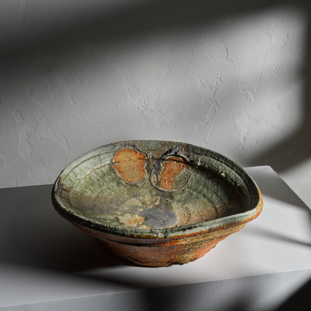 View full screen - View 1 of Lot 11. Tsujimura Shiro (b. 1947) | Large Iga stoneware bowl.