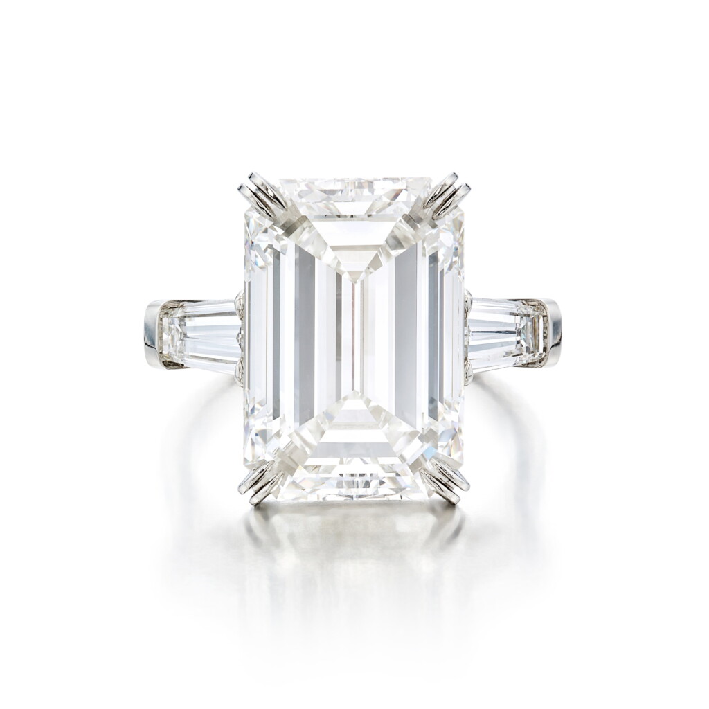 View full screen - View 1 of Lot 85. Diamond Ring.