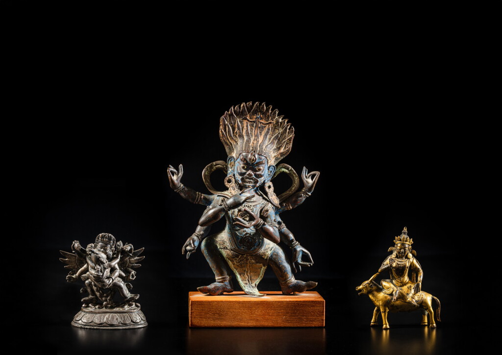 View full screen - View 1 of Lot 11. A group of three silver and copper-alloy figures of deities, Tibet and Mongolia, 18th / 20th century | 西藏及蒙古 十八 / 二十世紀 銀及合金銅佛像一組三件.