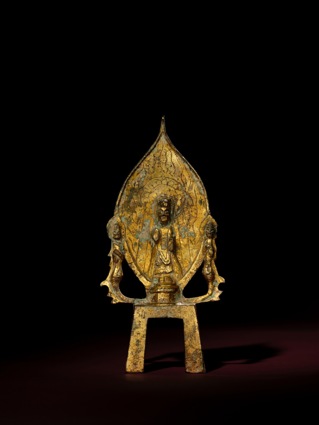 View full screen - View 1 of Lot 306. An inscribed gilt-bronze votive figure with Buddhist triad, Sui dynasty, dated 1st year of the Kaihuang period, corresponding to 581 | 隋開皇元年(581年) 鎏金銅刻銘三尊像 《開皇元年》款.