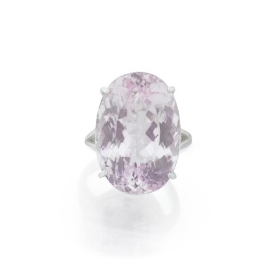 View full screen - View 1 of Lot 383. Bague kunzite | Kunzite ring.
