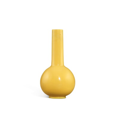 View full screen - View 1 of Lot 5612. A yellow glass vase, Mark and period of Qianlong | 清乾隆 黃料直頸瓶 《乾隆年製》款.