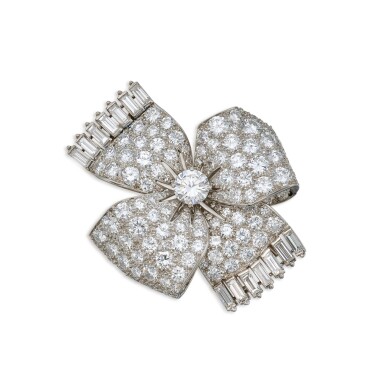 View full screen - View 1 of Lot 230. Diamond Brooch.