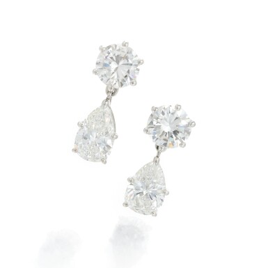 View full screen - View 1 of Lot 284. Diamond pendant earrings (Orecchini pendenti in diamanti).