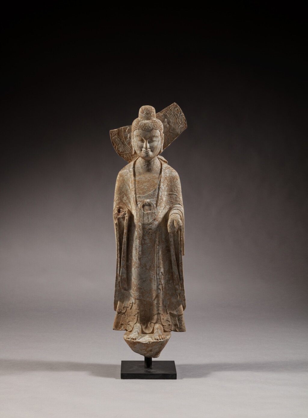 View full screen - View 1 of Lot 55. An important carved limestone figure of a Buddha, Northern Wei dynasty, 6th century | 北魏六世紀 石灰岩雕佛立像.